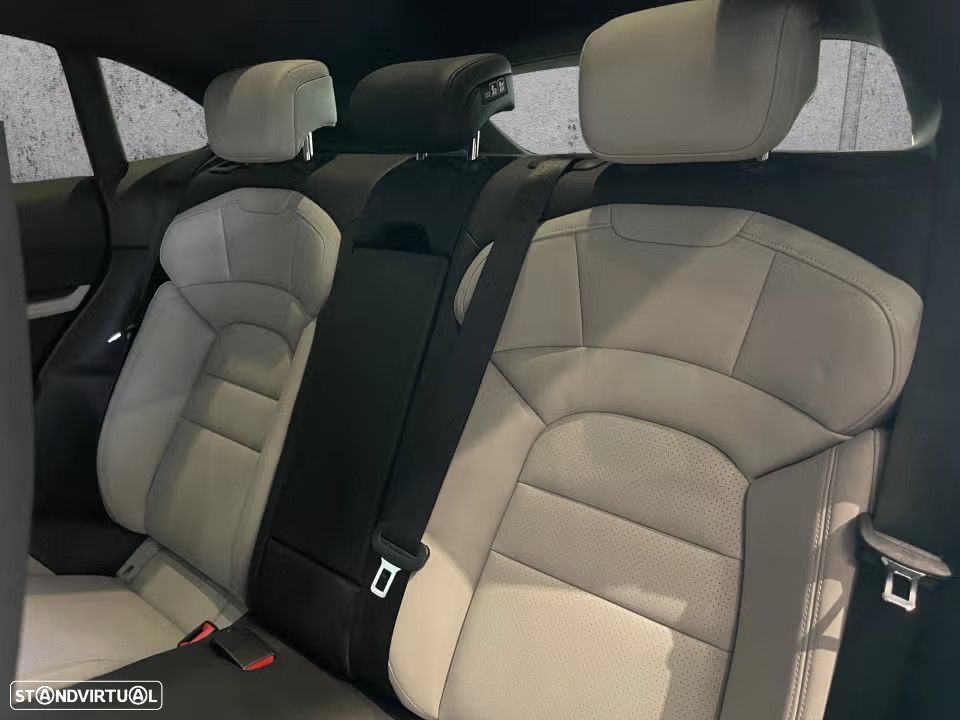 Porsche Taycan Cross Turismo 4 - 33