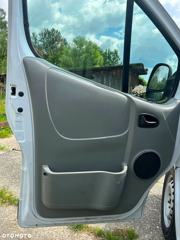 Renault Trafic 2.0 diesel 115kM 2011 rok, automat, WEBASTO, HAK, STAN BARDZO DOBRY!!! - 26