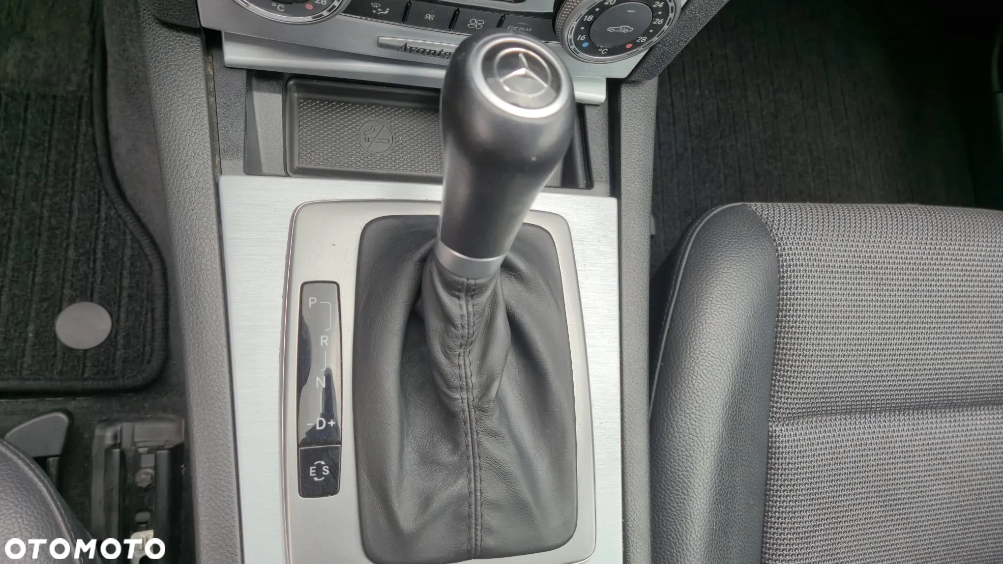 Mercedes-Benz Klasa C 180 T CGI Automatik BlueEFFICIENCY Avantgarde - 23