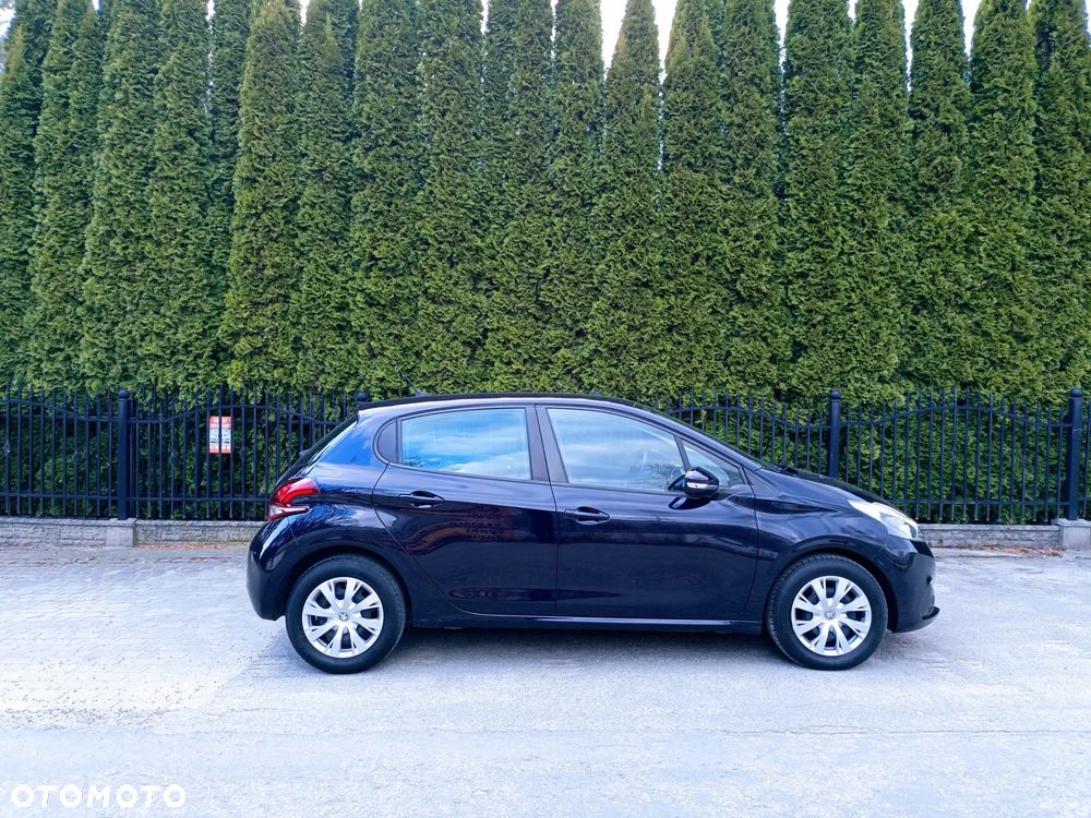 Peugeot 208 - 8