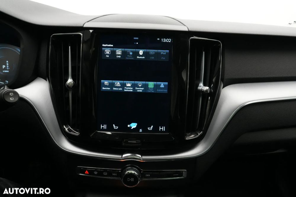 Volvo XC 60 T8 Twin Engine AWD Momentum Pro - 24