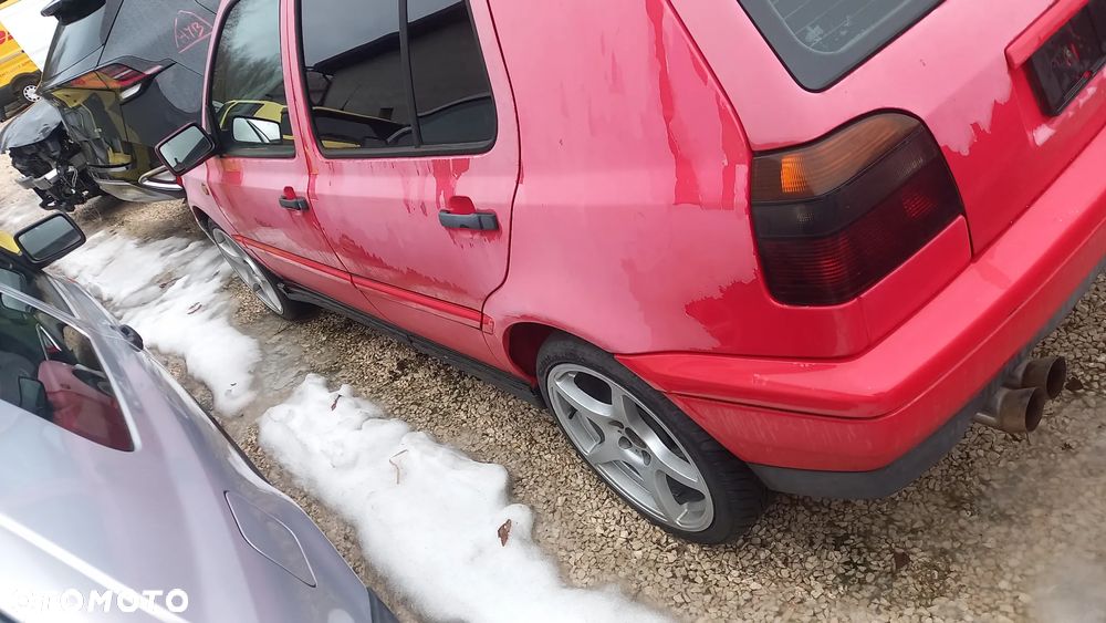 Volkswagen Golf - 2