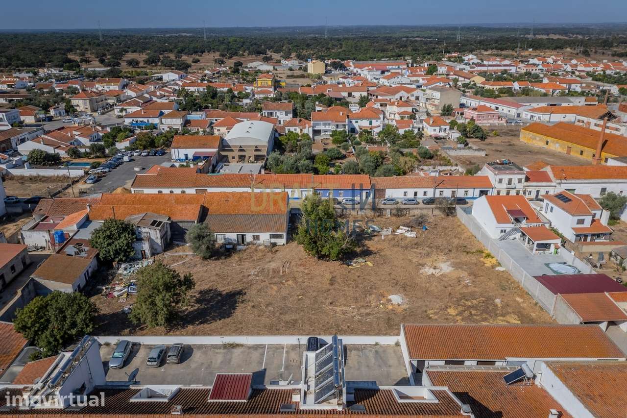 Terreno com armazém no Alentejo - Grande imagem: 2/23