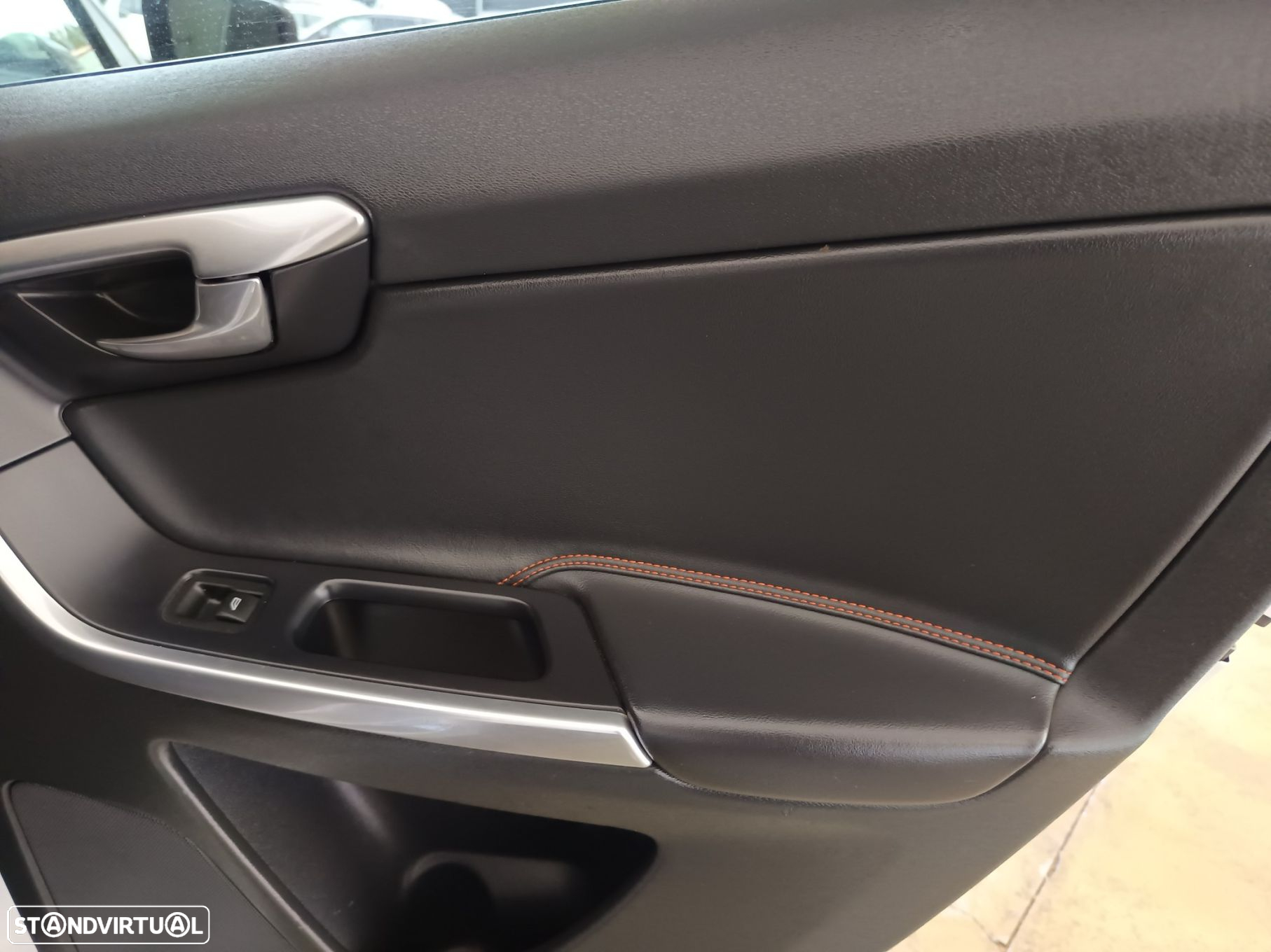 Volvo XC 60 2.0 D4 VOR Geartronic - 42