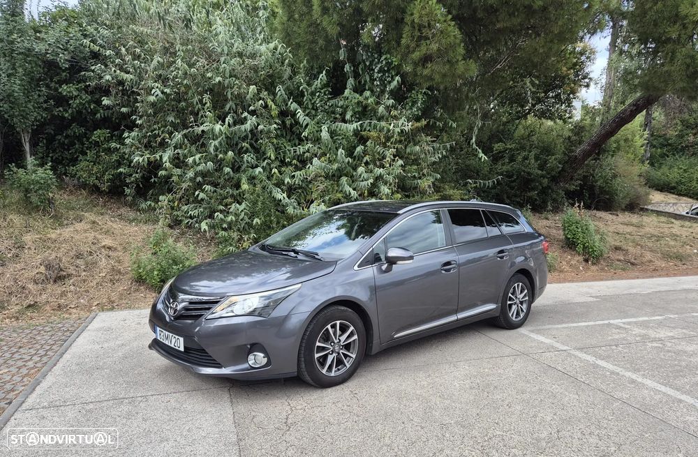 Toyota Avensis SW 2.0 D-4D Luxury - 1