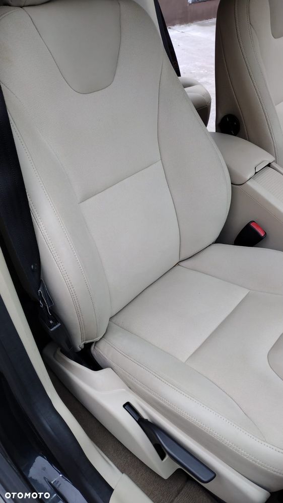 Volvo XC 60 D3 AWD R-Design - 10