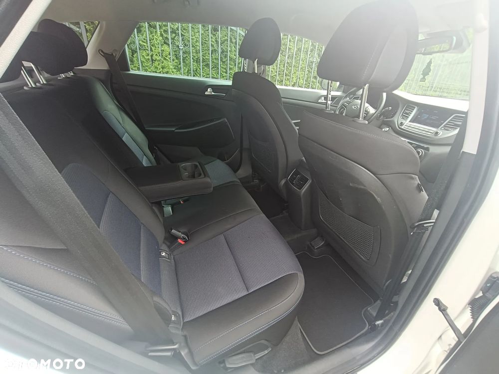 Hyundai Tucson 2.0 CRDI BlueDrive Style 2WD - 27
