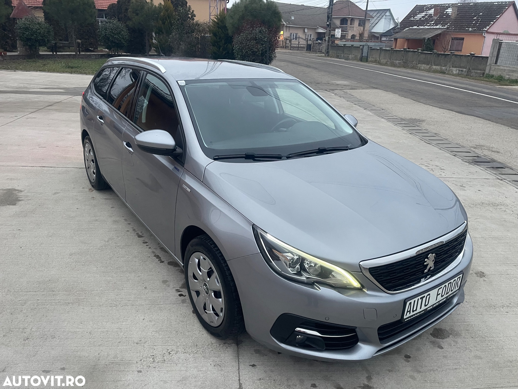 Peugeot 308 BlueHDi FAP 130 Stop & Start Allure Pack - 37