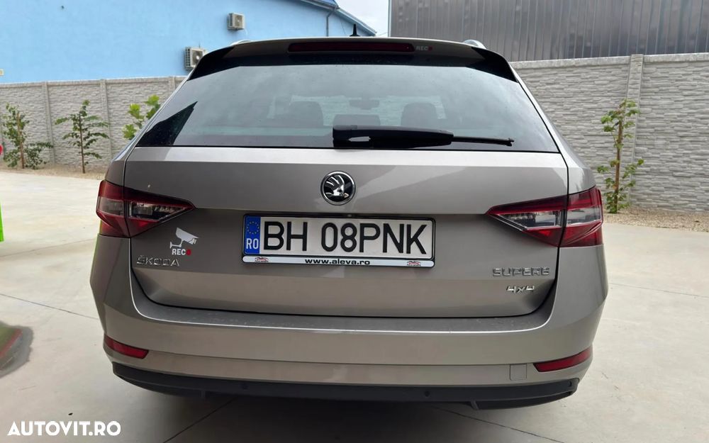 Skoda Superb 2.0 TDI DSG 4X4 Style - 4