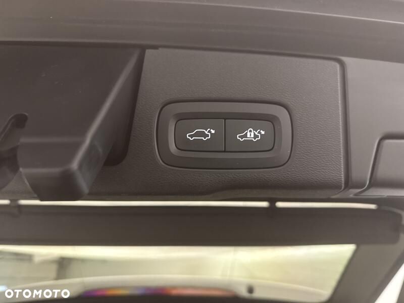 Volvo XC 60 B4 B Momentum Pro - 23