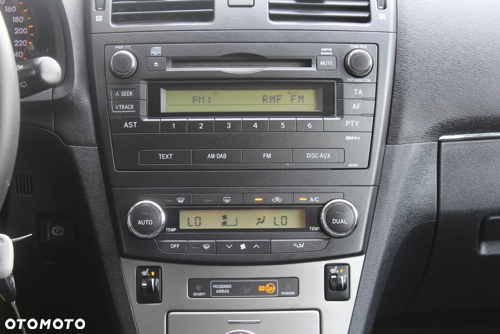 Toyota Avensis - 8