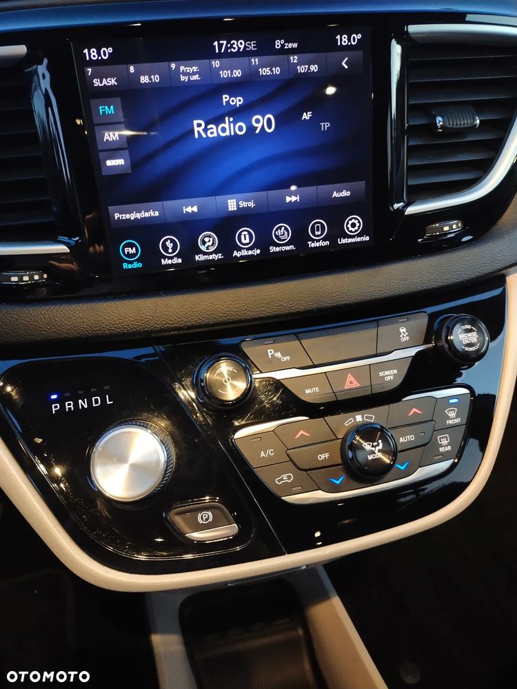 Chrysler Pacifica - 19
