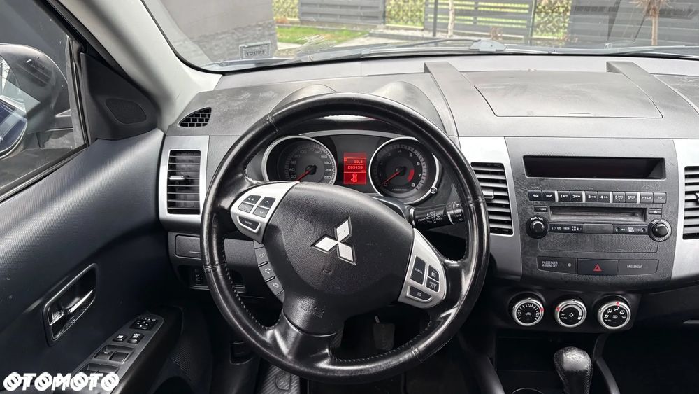 Mitsubishi Outlander 2.4 2WD Plus - 19
