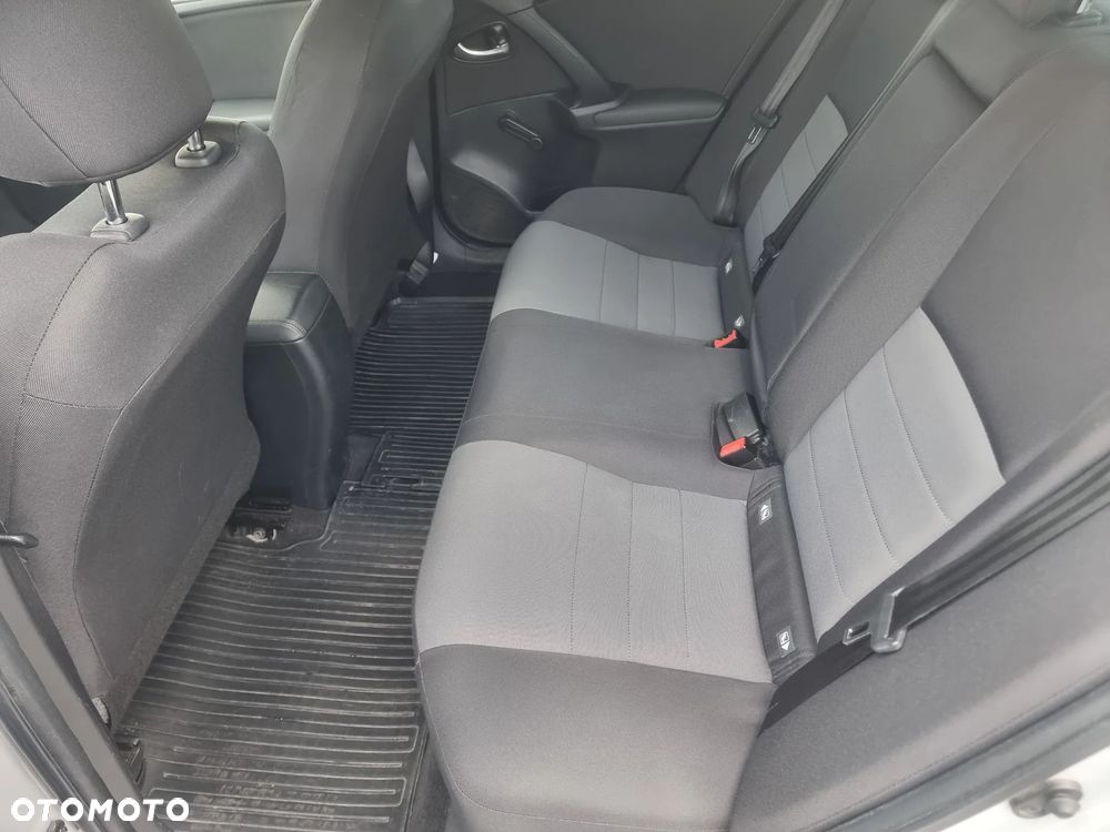 Toyota Avensis 1.8 Active - 12