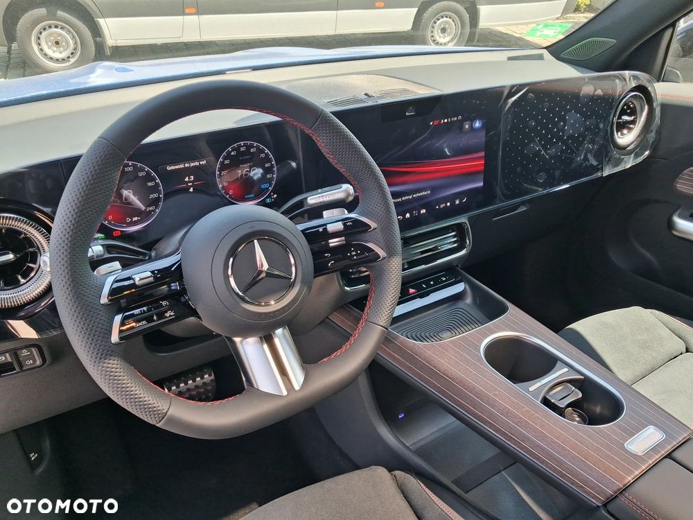 Mercedes-Benz GLB - 11