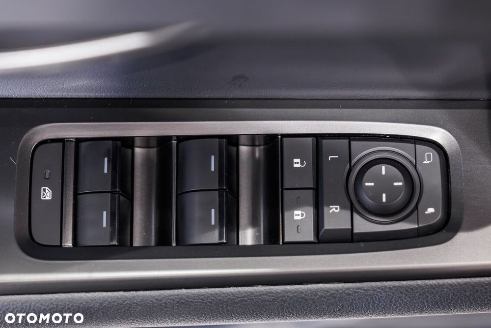 Lexus UX 300h F Sport AWD - 31