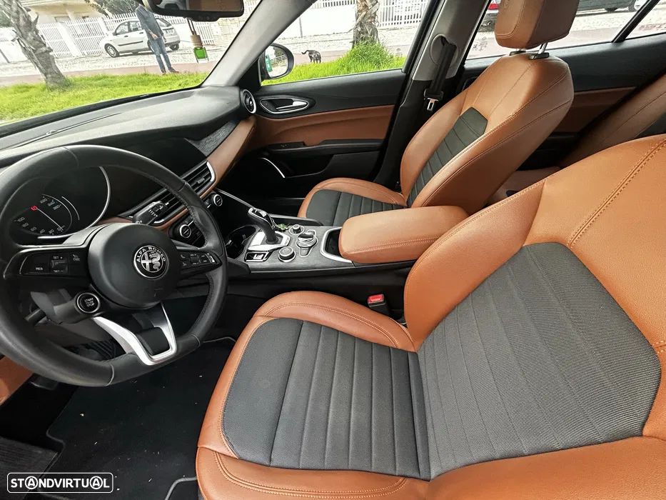 Alfa Romeo Giulia - 10