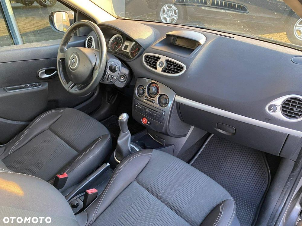 Renault Clio - 12