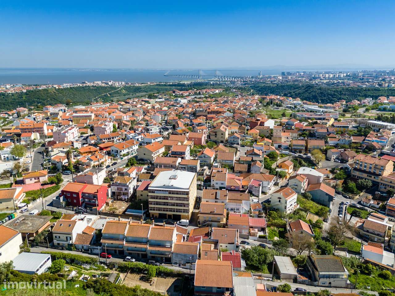 OPORTUNIDADE DE INVESTIMENTO | 3 MORADIAS | CAMARATE / UNHOS - Grande imagem: 4/36