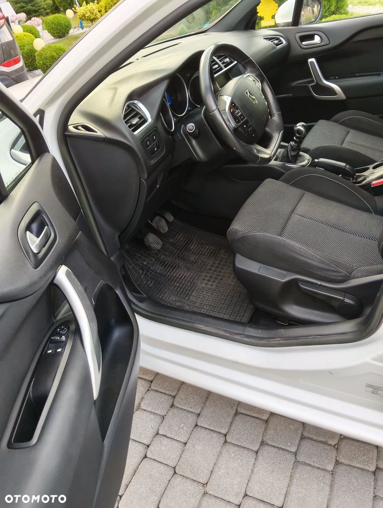 Citroën DS4 e-HDi 110 Chic - 8