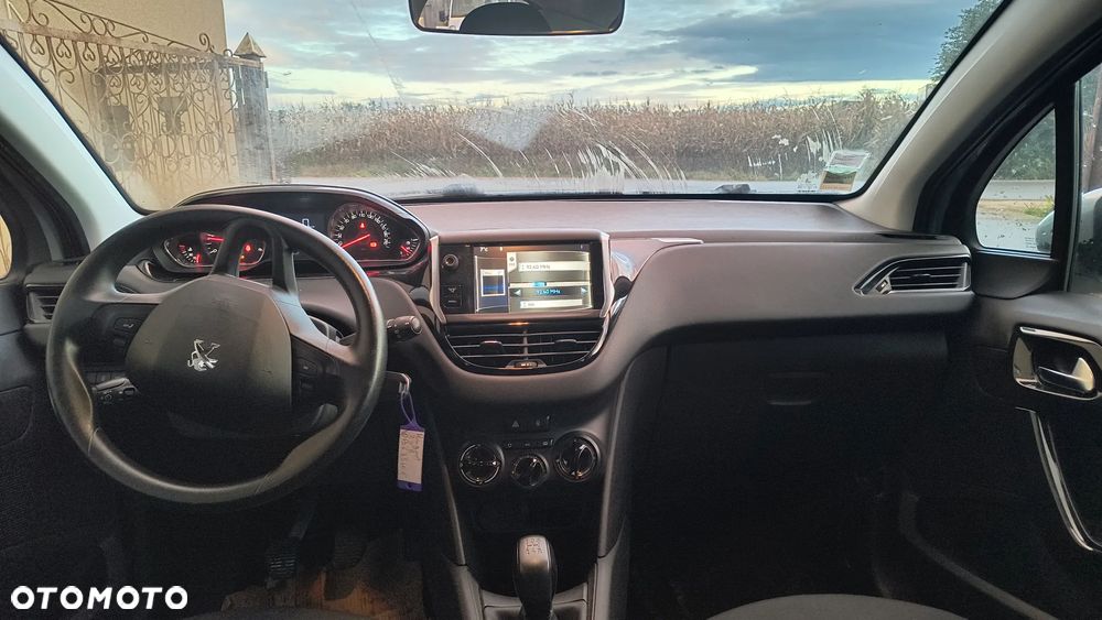 Peugeot 208 - 6