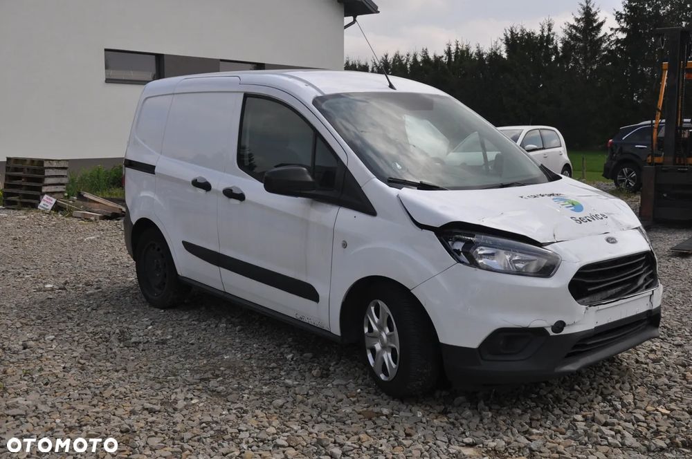 Ford Transit Courier - 10