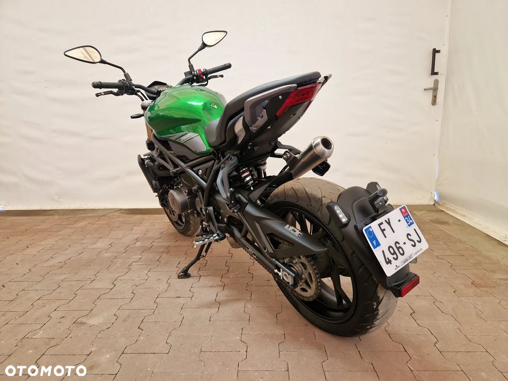 Benelli 752 S - 12