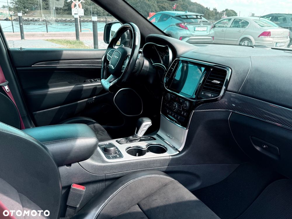 Jeep Grand Cherokee - 21