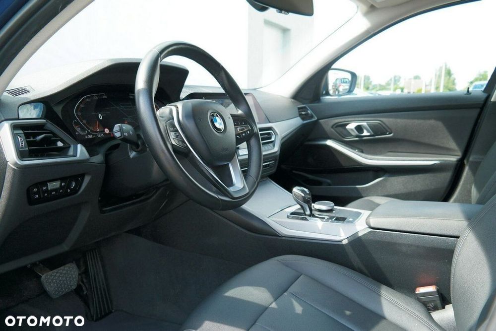 BMW Seria 3 330i Advantage sport - 10