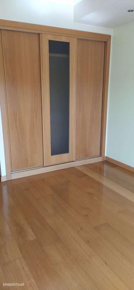 Apartamento T3 com Garagem e Varanda em Leiria - Grande imagem: 3/4