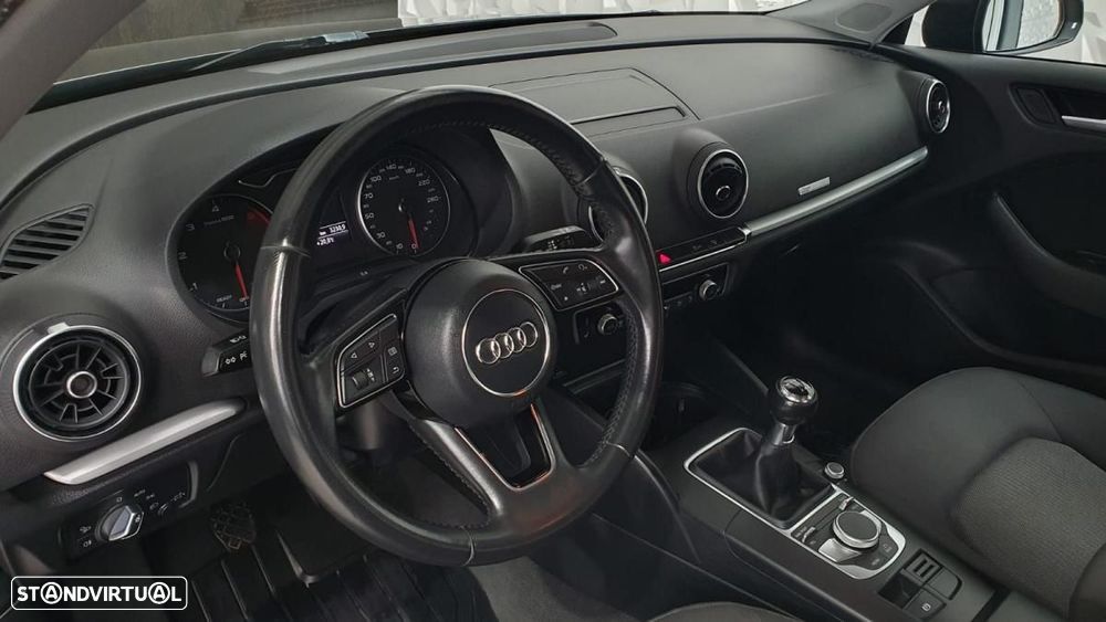 Audi A3 Sportback 1.6 TDI Design — fotografia 12