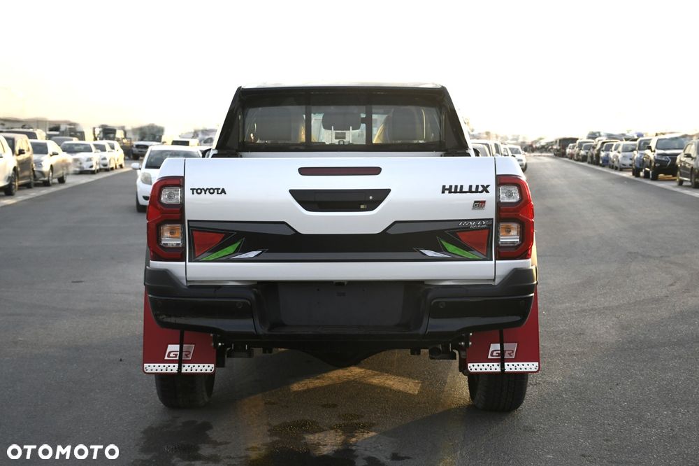 Toyota Hilux - 32