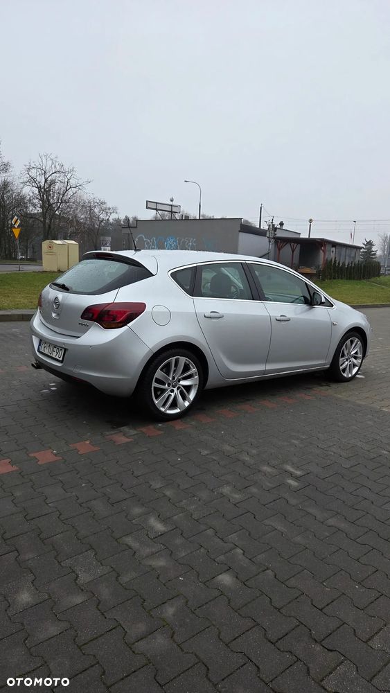 Opel Astra 1.6 T Cosmo - 4
