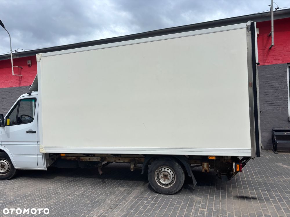 Mercedes-Benz Sprinter - 9