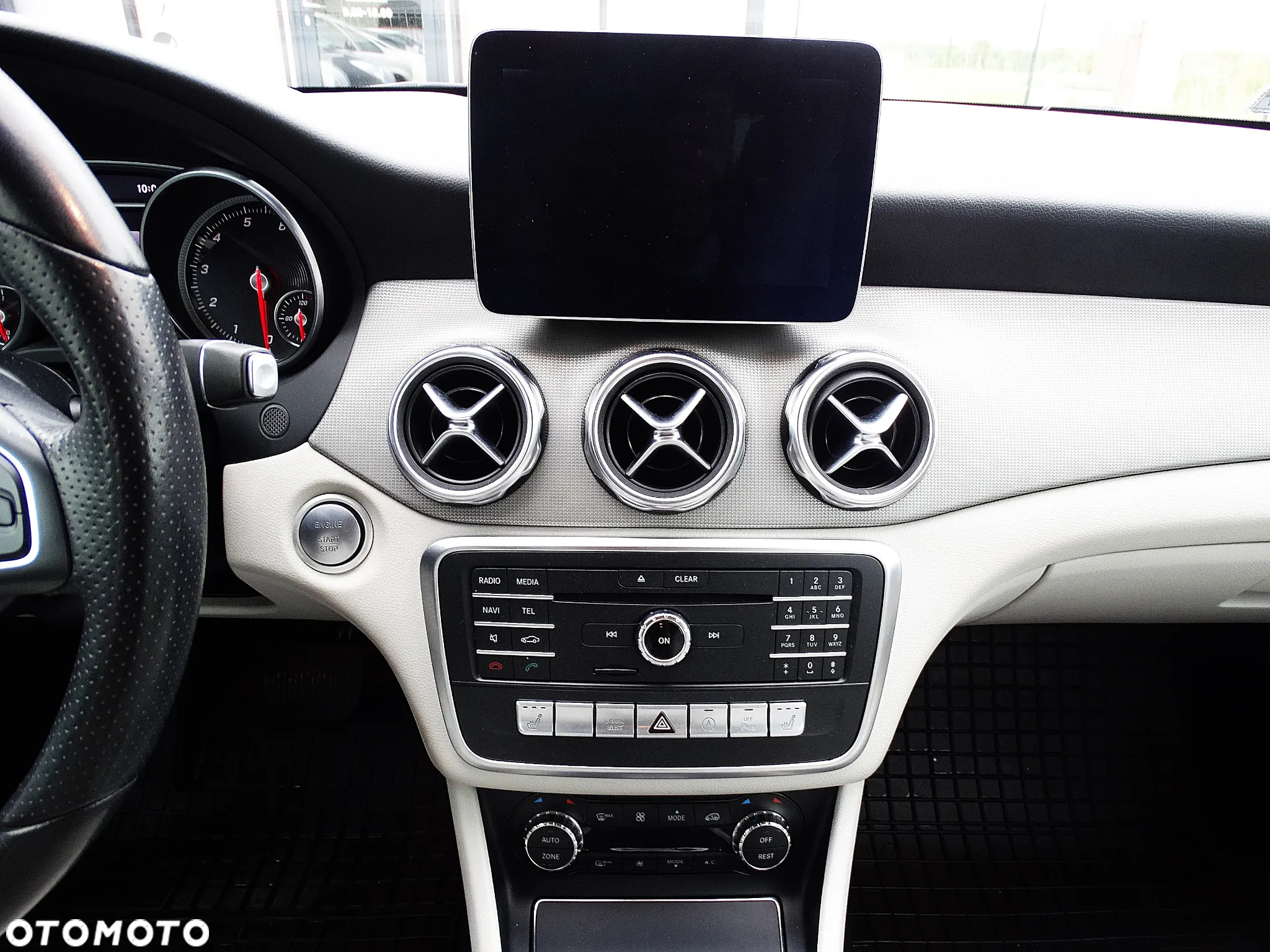 Mercedes-Benz GLA 200 7G-DCT Urban - 22