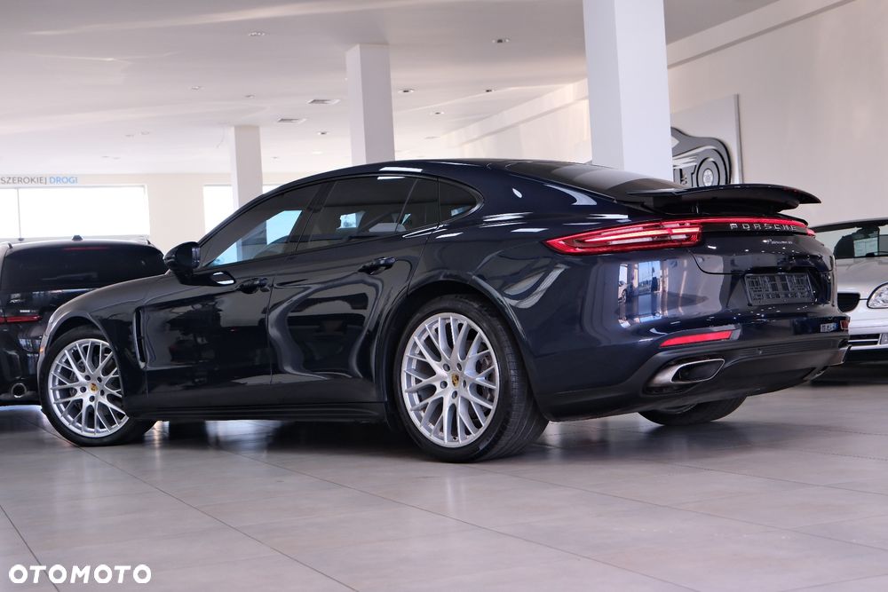 Porsche Panamera - 16