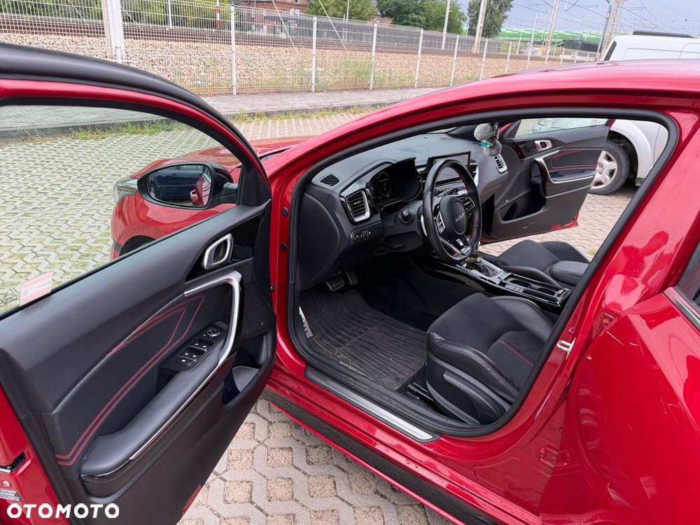 Kia ProCeed 1.6 T-GDI GT DCT - 13
