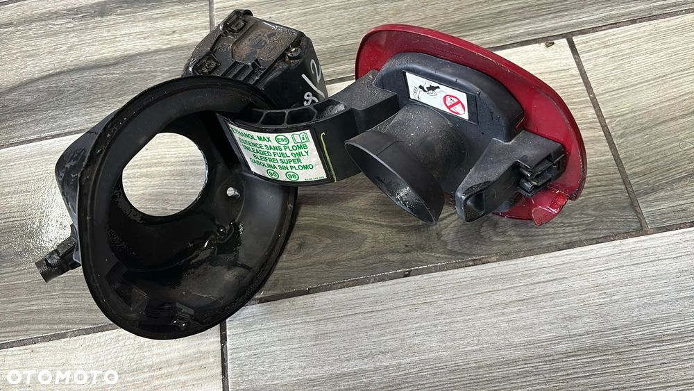 RENAULT MEGANE III KOMBI KLAPKA klapa WLEWU PALIWA    (139/2) - 2