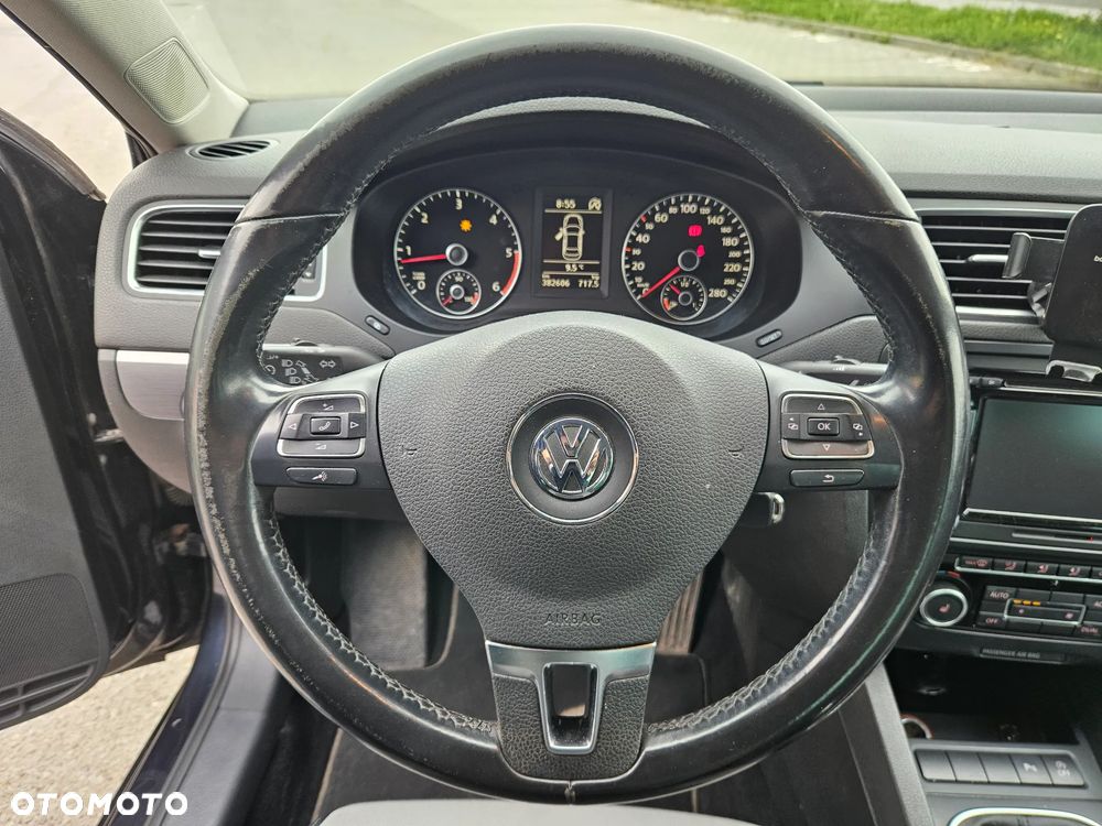 Volkswagen Jetta 1.6 TDI DPF Highline - 17