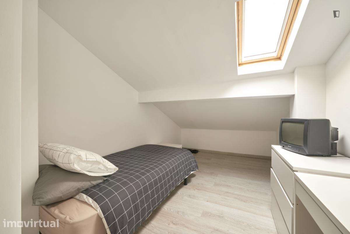 Quarto - localizado em Amadora Lisbon - Grande imagem: 2/19