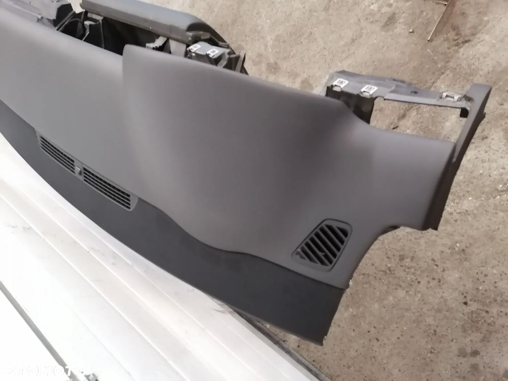 Deska Rozdzielcza Konsola Czarna Pulpit Poduszka Audi A8 D3 Europa - 7