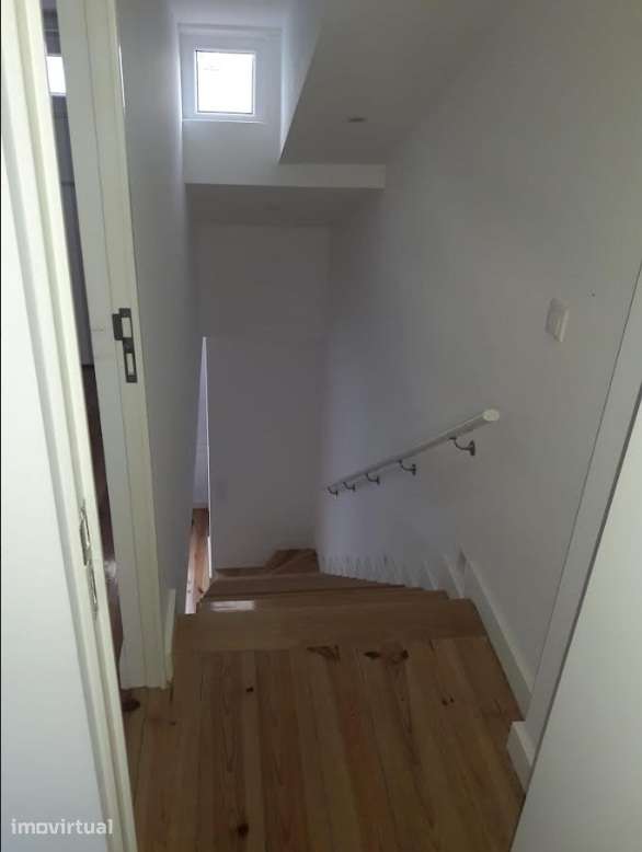 Excelente T3 Duplex, renovado, numa zona central em Penha de França - Grande imagem: 5/13