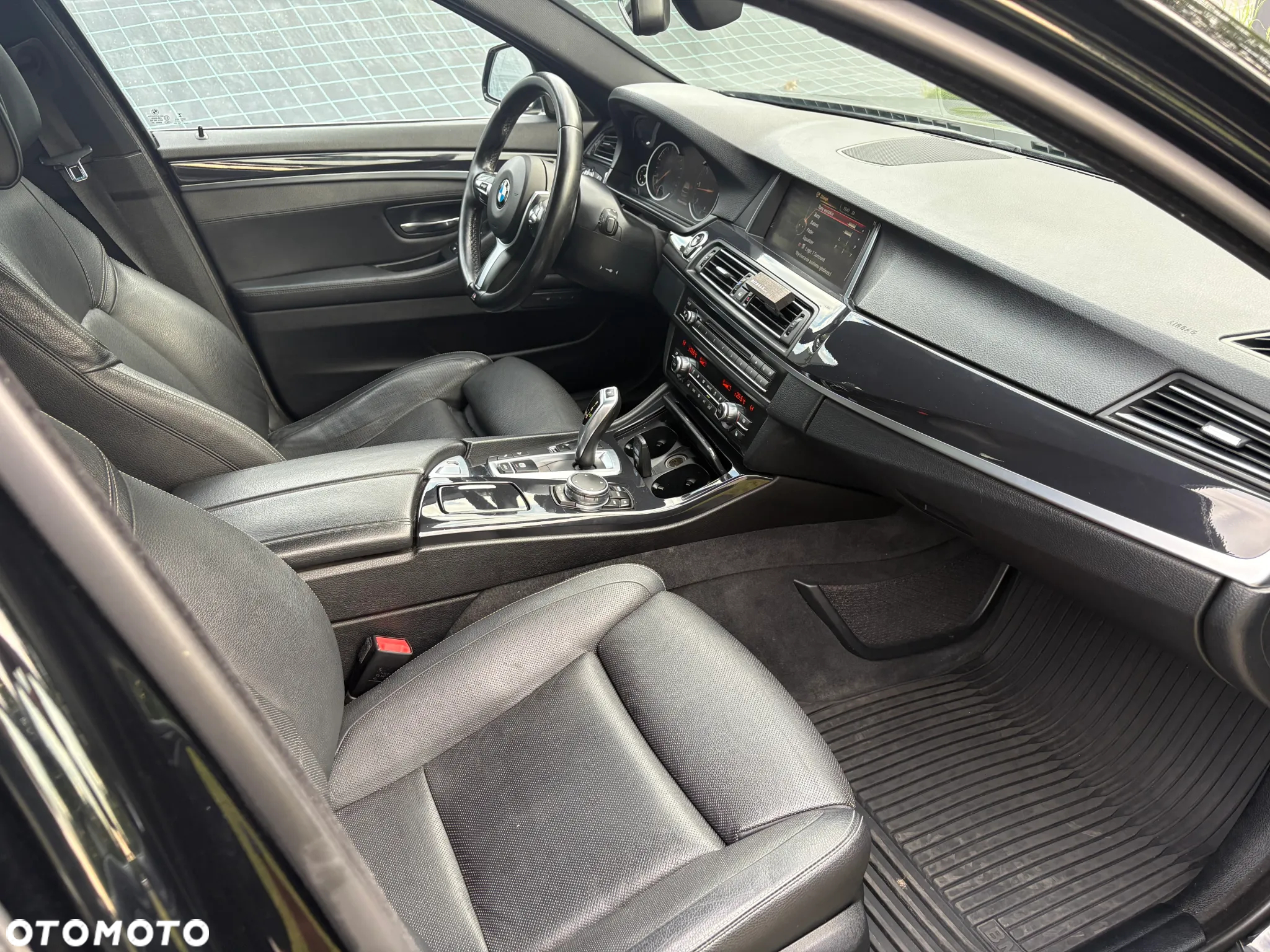 BMW Seria 5 525d xDrive Luxury Line - 32