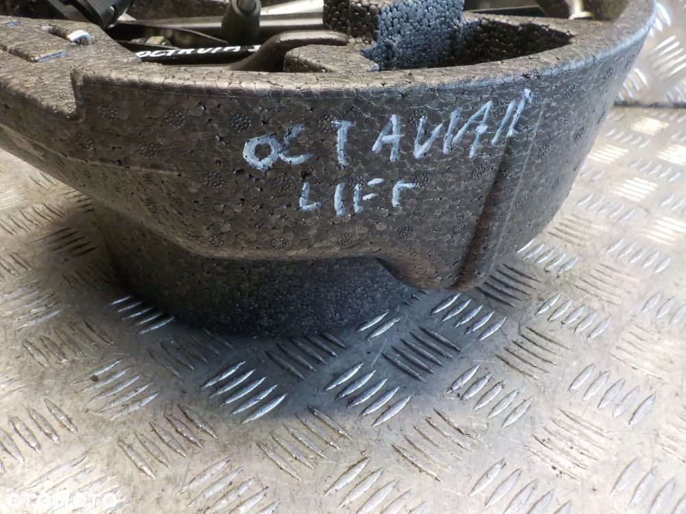 SKODA OCTAVIA II STYROPIAN BAGAŻNIKA ZESTAW NAPRAWCZY - 2