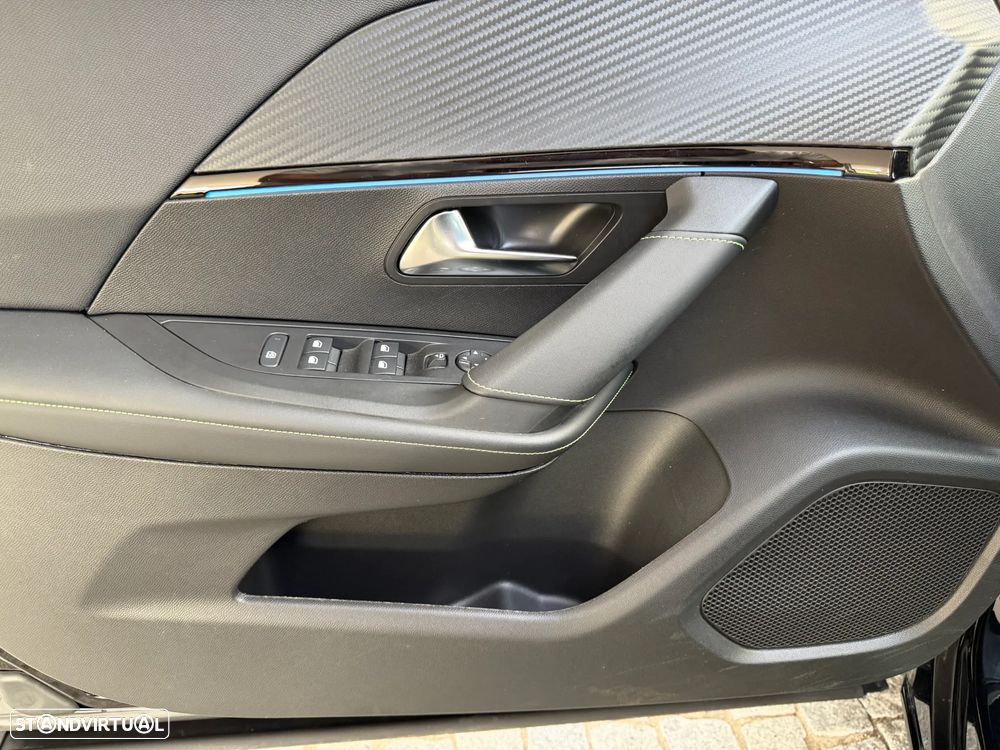 Peugeot e-2008 54 kWh GT - 10