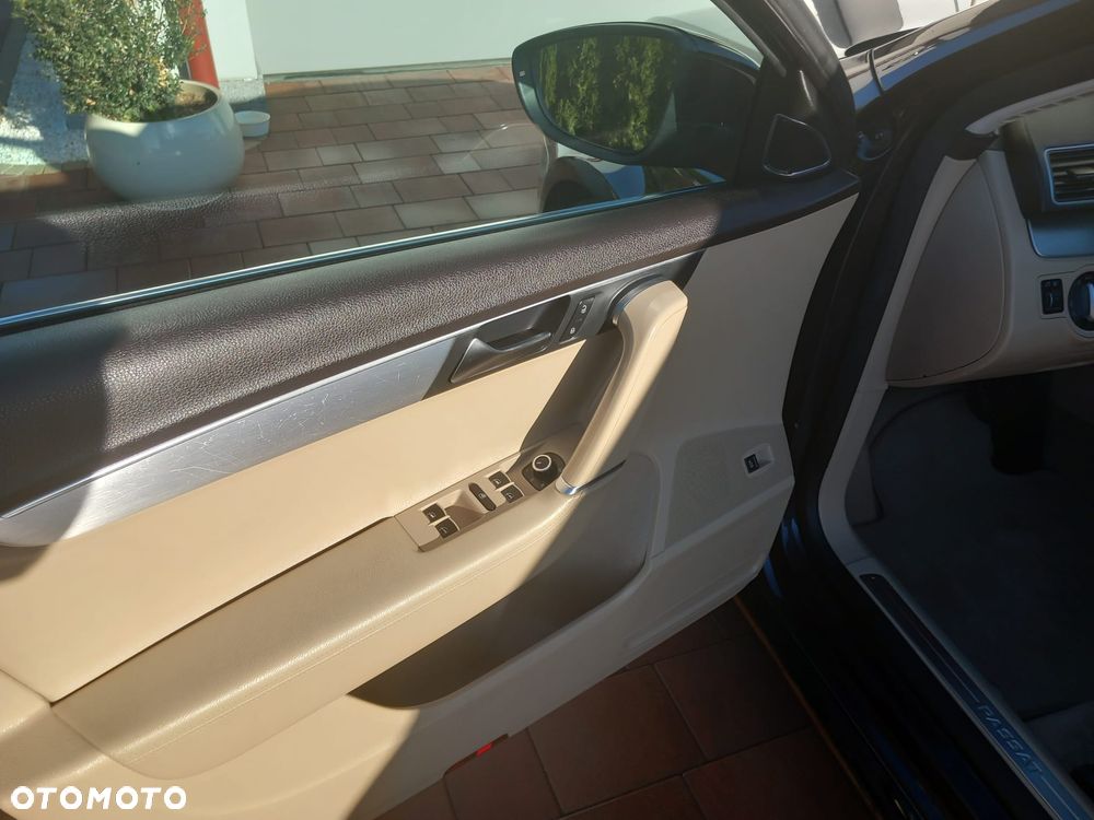Volkswagen Passat - 12