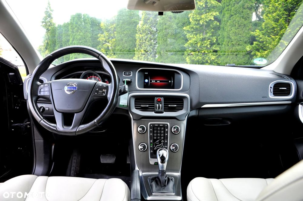 Volvo V40 T2 Geartronic Inscription - 33