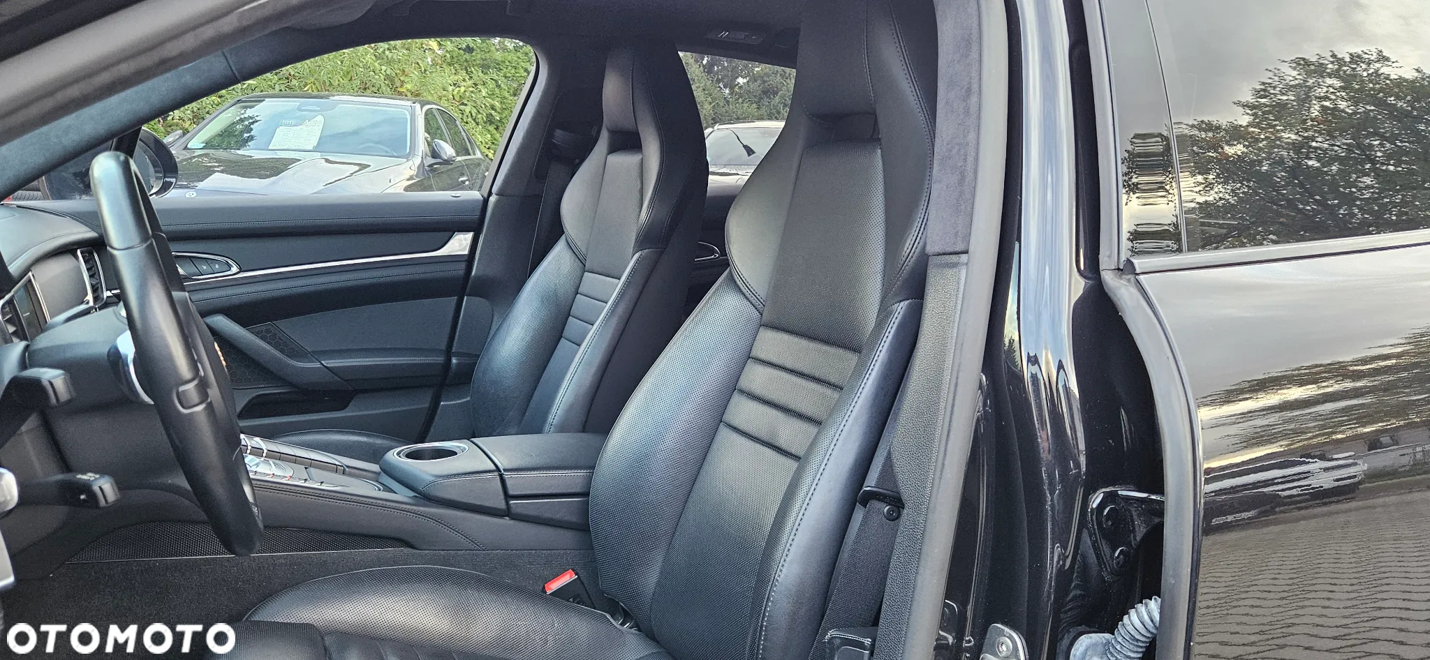 Porsche Panamera Turbo PDK - 32