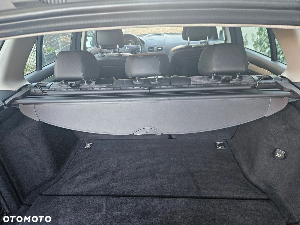 Mercedes-Benz Klasa C 220 CDI DPF Automatik BlueEFFICIENCY Avantgarde - 24