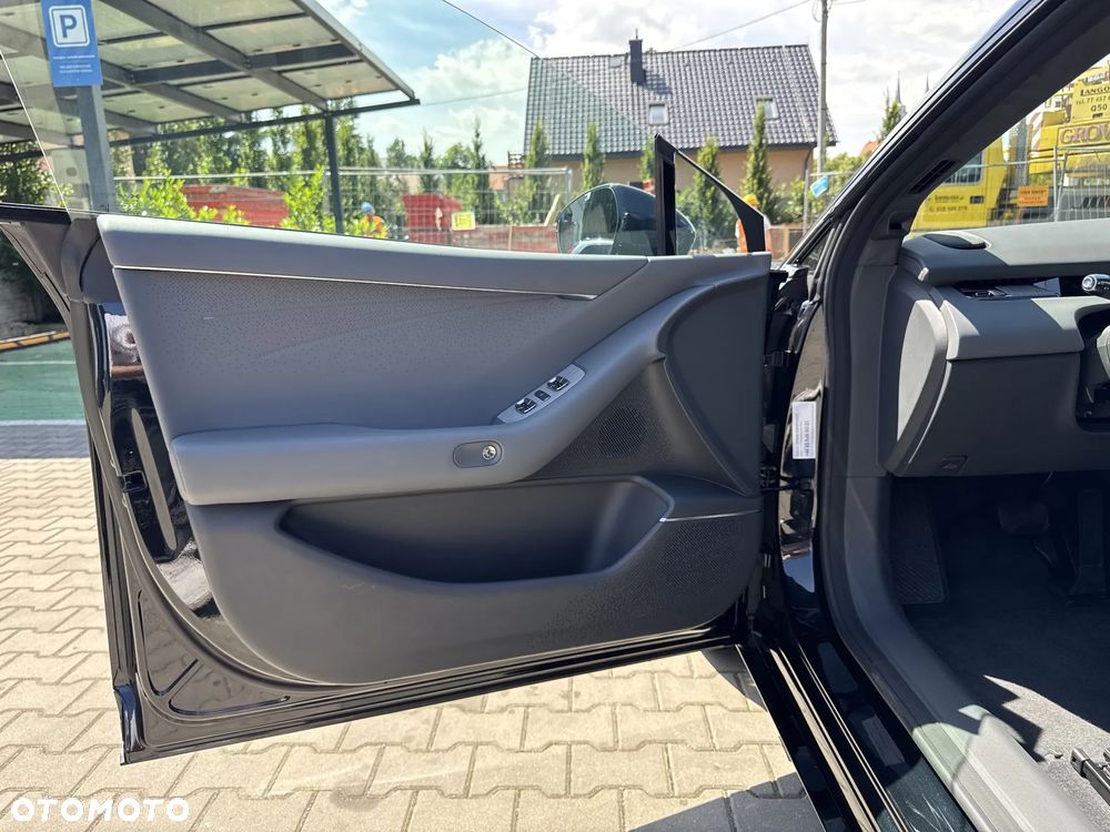 XPeng P7+ 74.9 kWh RWD Long Rage Pro - 8
